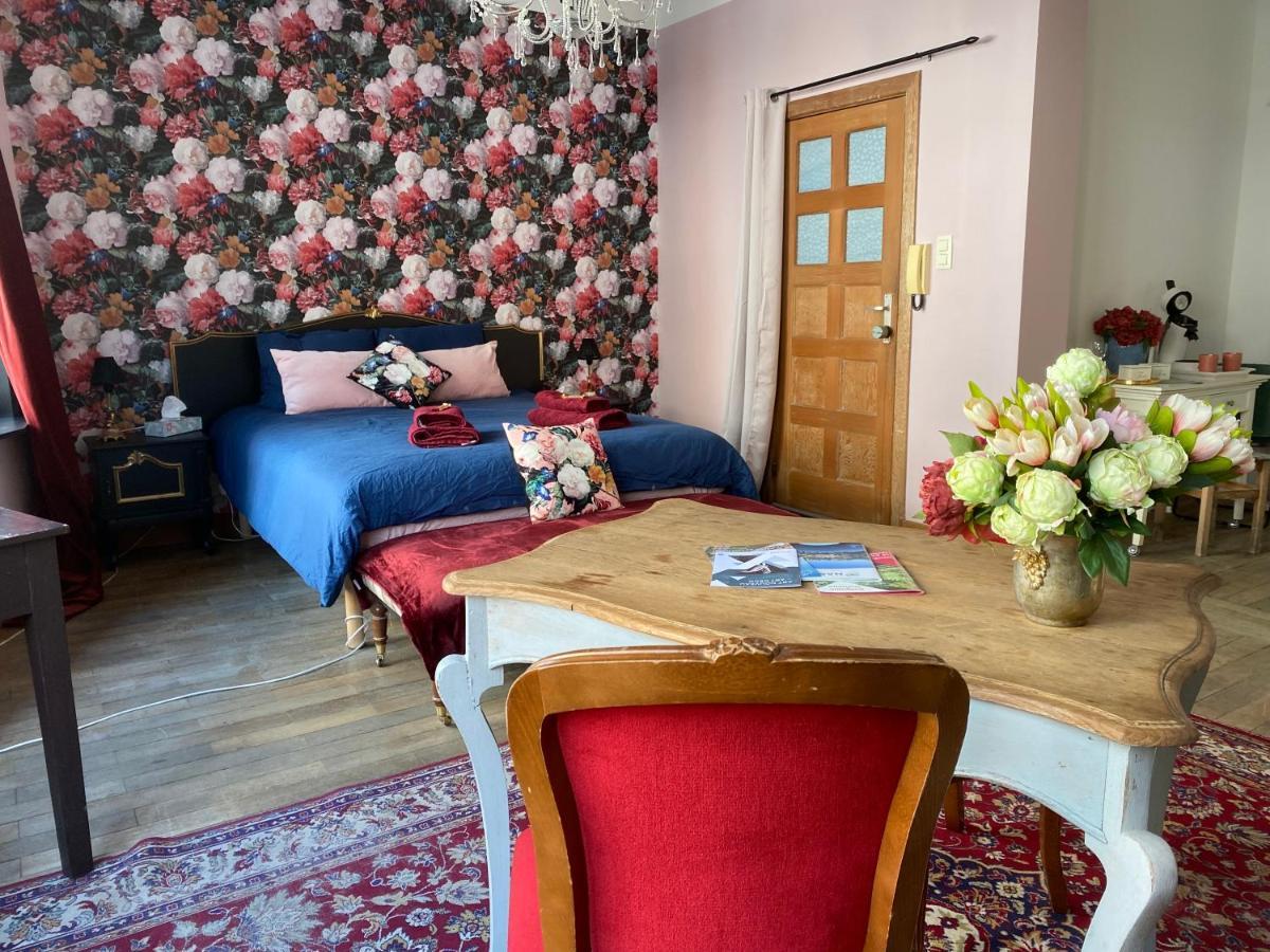The Pink Studio - Exceptional Location In City Center - Unique & Elegant Namur Exterior foto